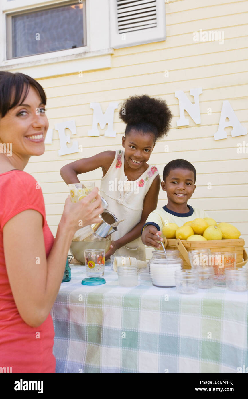 Customer at lemonade stand Stock Photo Alamy