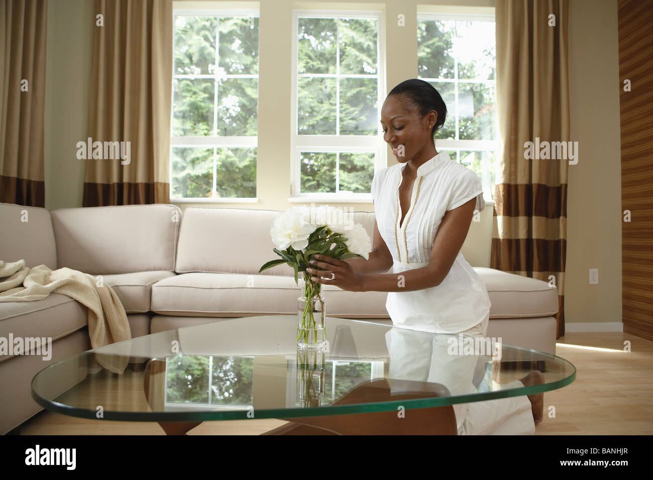African woman arranging flowers in vase Stock Photo - Alamy