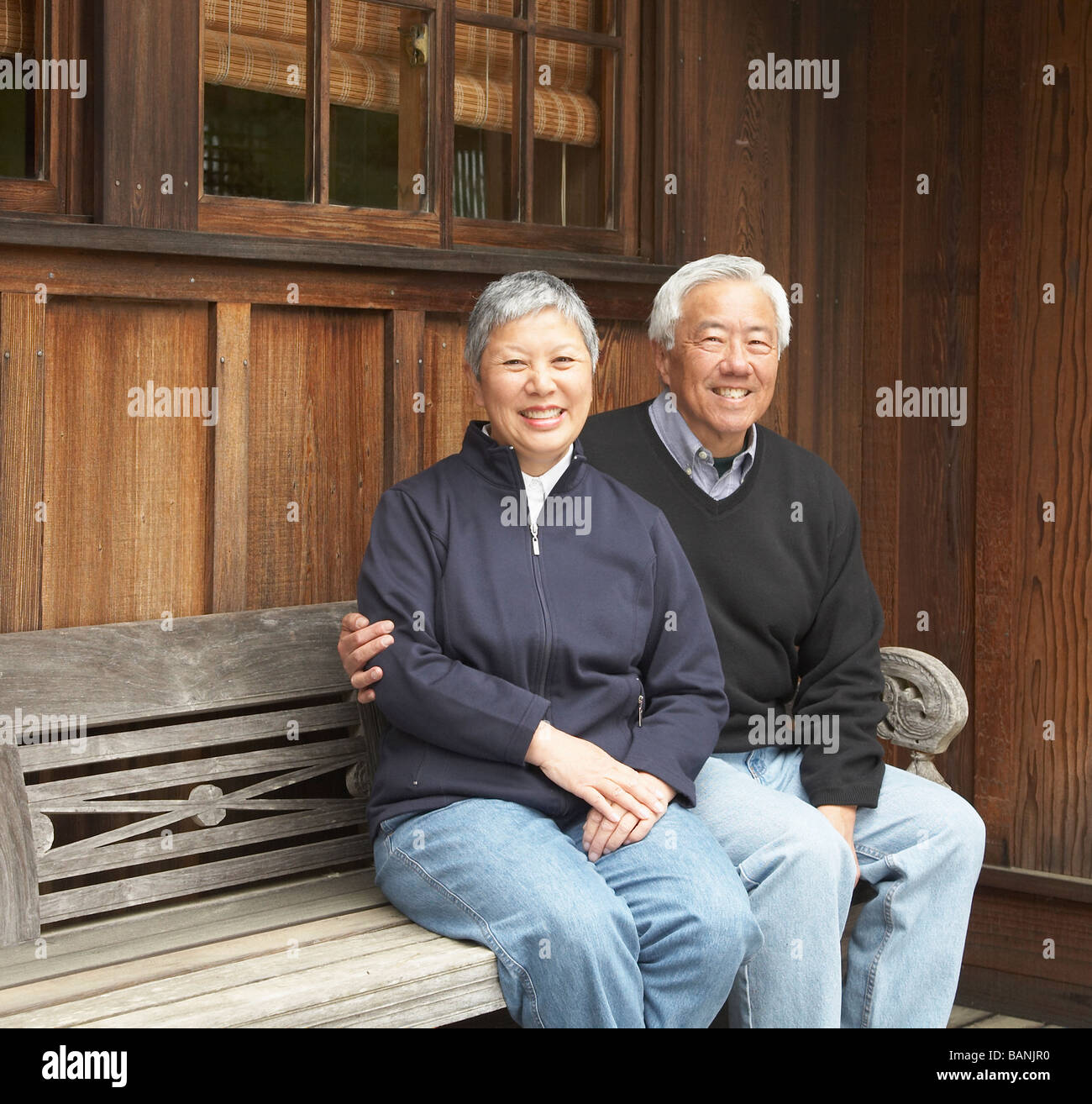 Asian senior couple sitting hugging hi-res stock photography and images ...