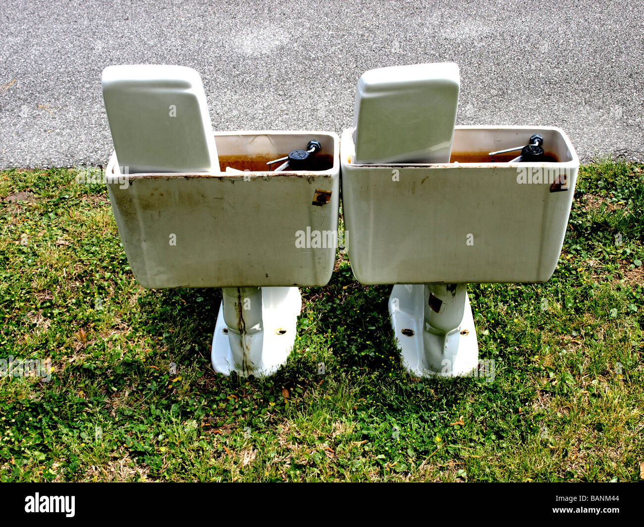 Yard toilet hires stock photography and images Alamy
