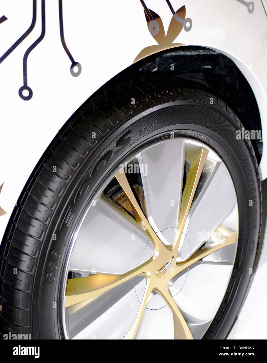 Wheel arch hires stock photography and images Alamy