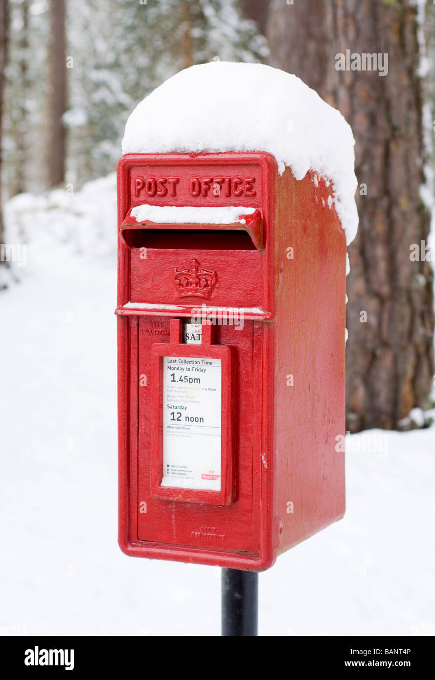 A  red Post Office letter box, or mailbox, in the snow near Ballater, Scottish Highlands. Stock Photo