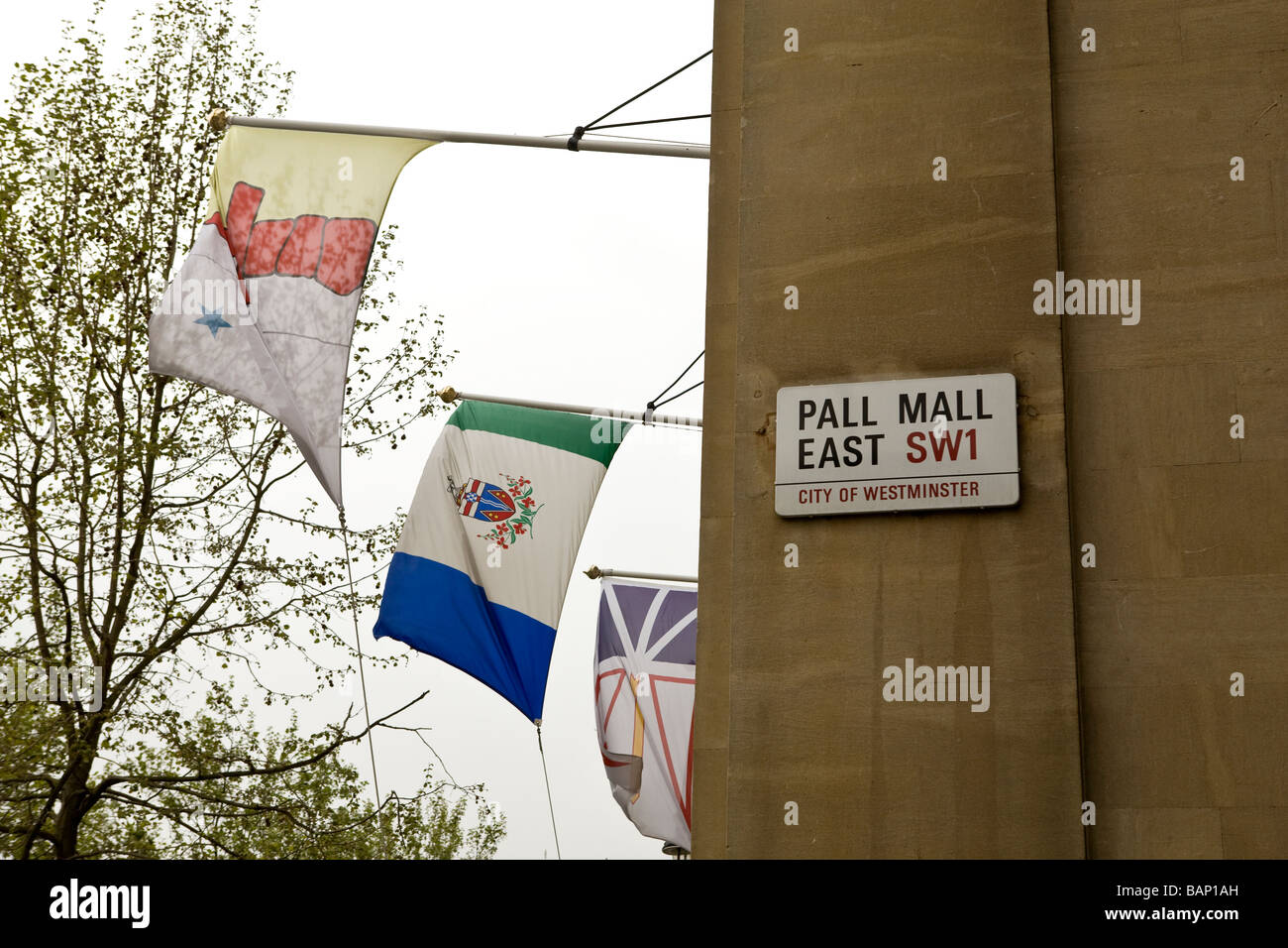 sign of Pall Mall with flags waving in the background Stock Photo - Alamy