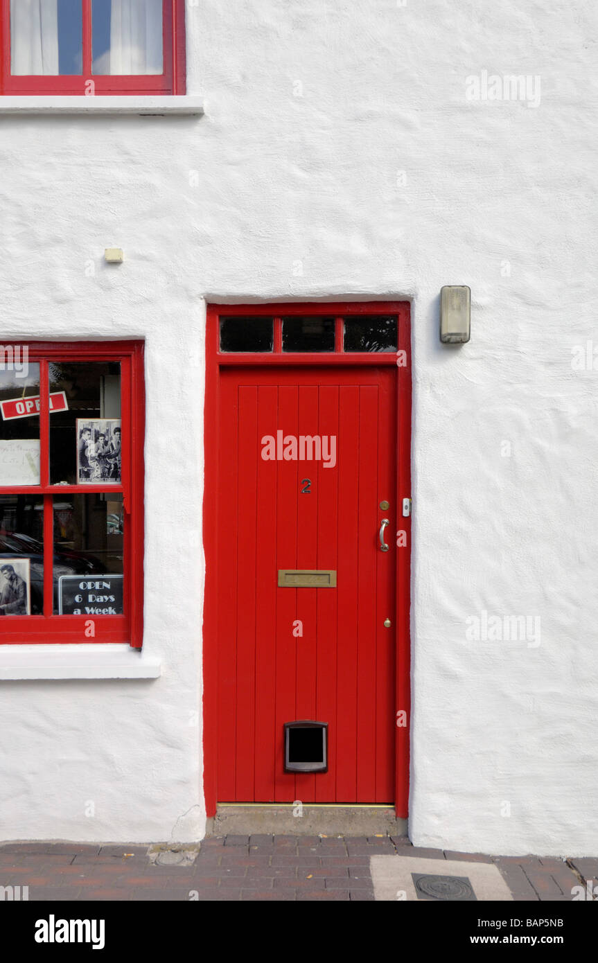 Cottage facade hi-res stock photography and images - Alamy