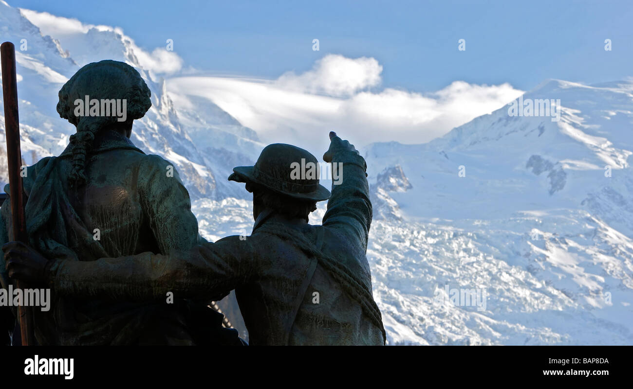 The statue of Horace Benedicte de Saussure & Jaques Balmat pointing towards Mont Blanc, Chamonix Stock Photo
