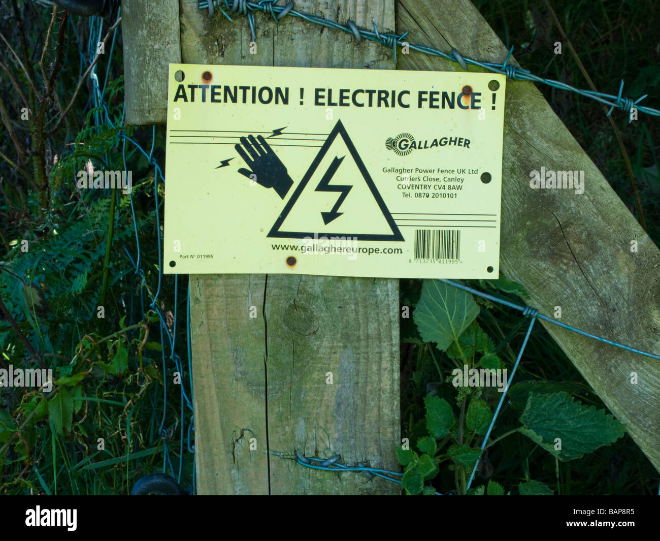 electric fence warning sign Stock Photo Alamy