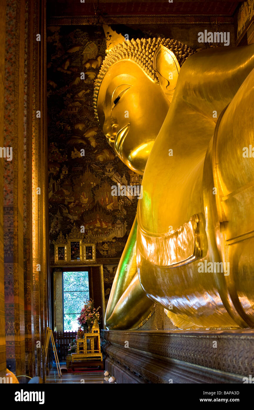 The Reclining Buddha in Wat Pho, Bangkok, Thailand Stock Photo - Alamy