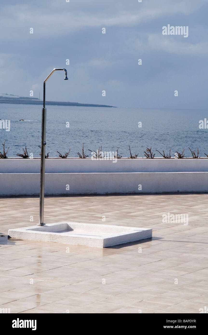 Taking showers hires stock photography and images Alamy