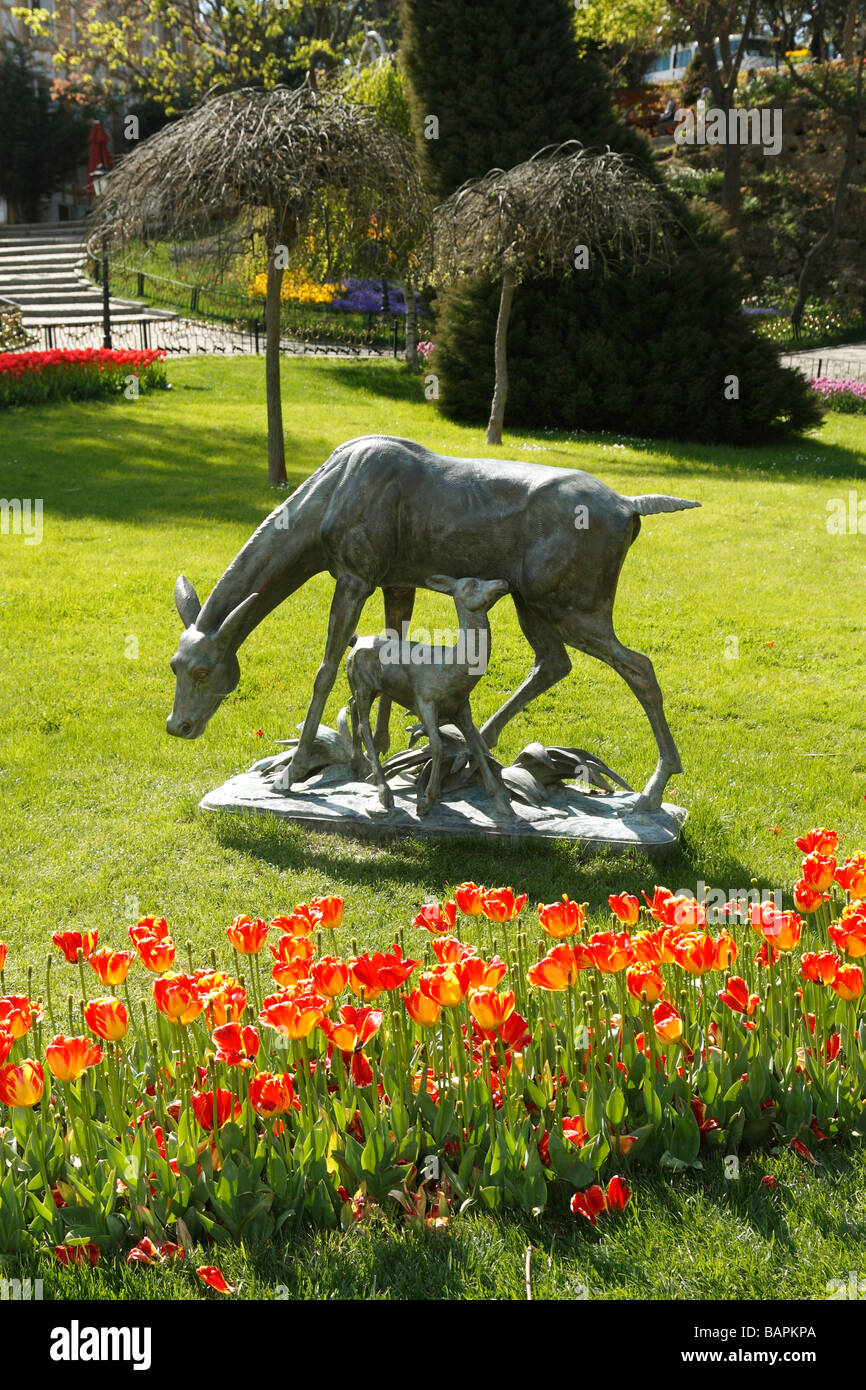 A statue / sculpture of a gazelle and her baby (babe) between tulip flowers. Emirgan park, Istanbul, Turkey, April 2009 Stock Photo