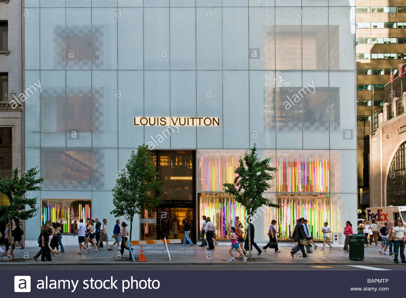 Louis Vuitton Sign Stock Photos & Louis Vuitton Sign Stock Images - Alamy