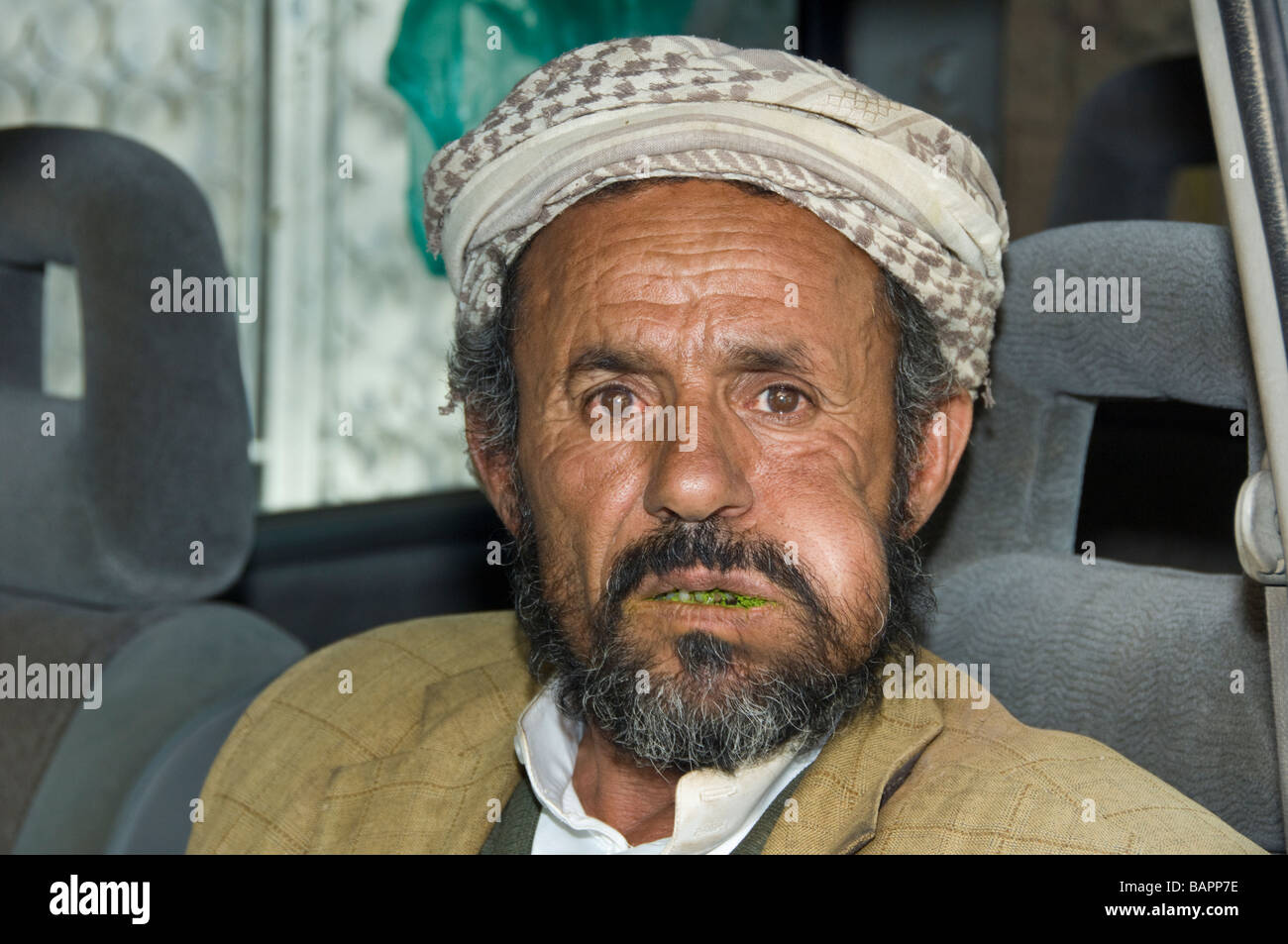 Yemeni man chewing qat Stock Photo