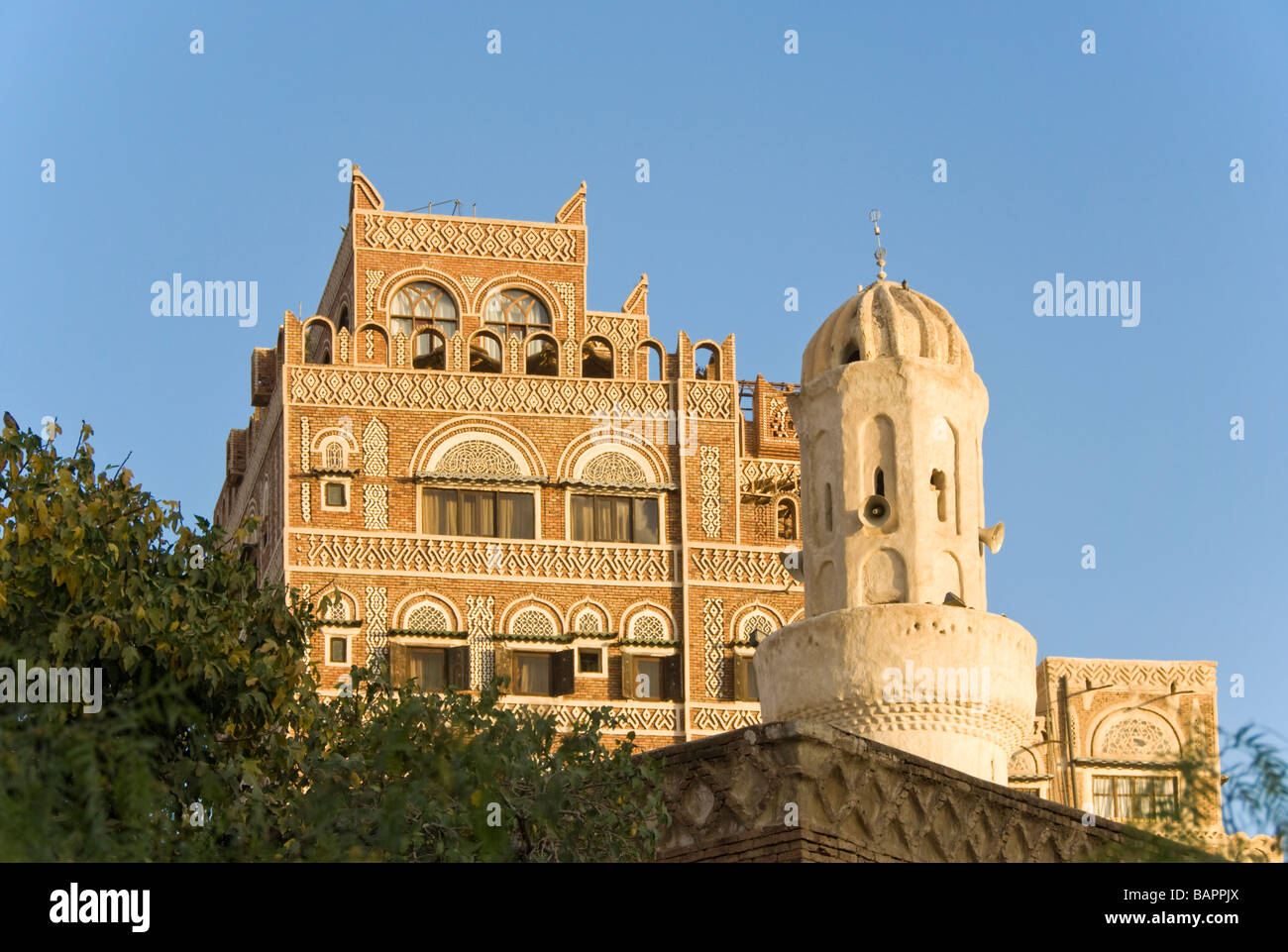 Traditional building with mosque in the old town district of Sana'a Yemen Stock Photo
