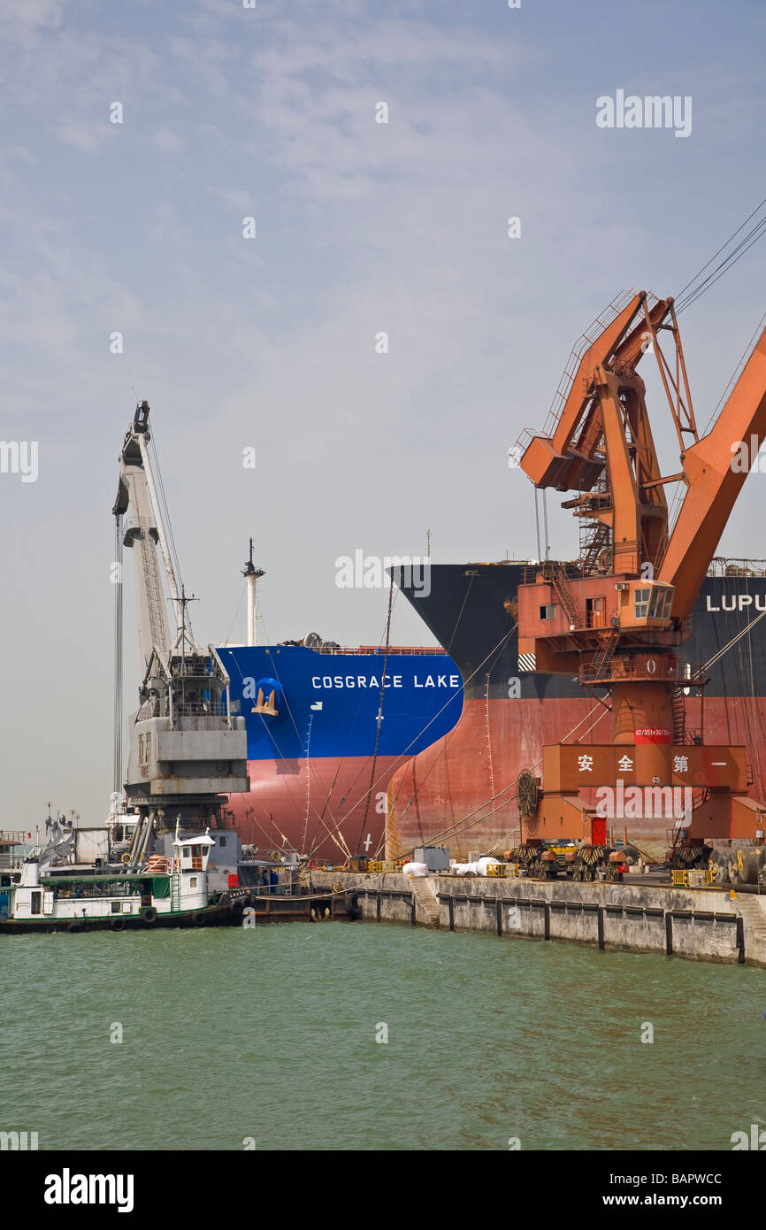 China ship yard hi-res stock photography and images - Alamy