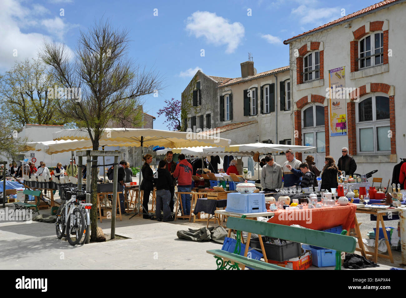 Vide Grenier High Resolution Stock Photography And Images Alamy