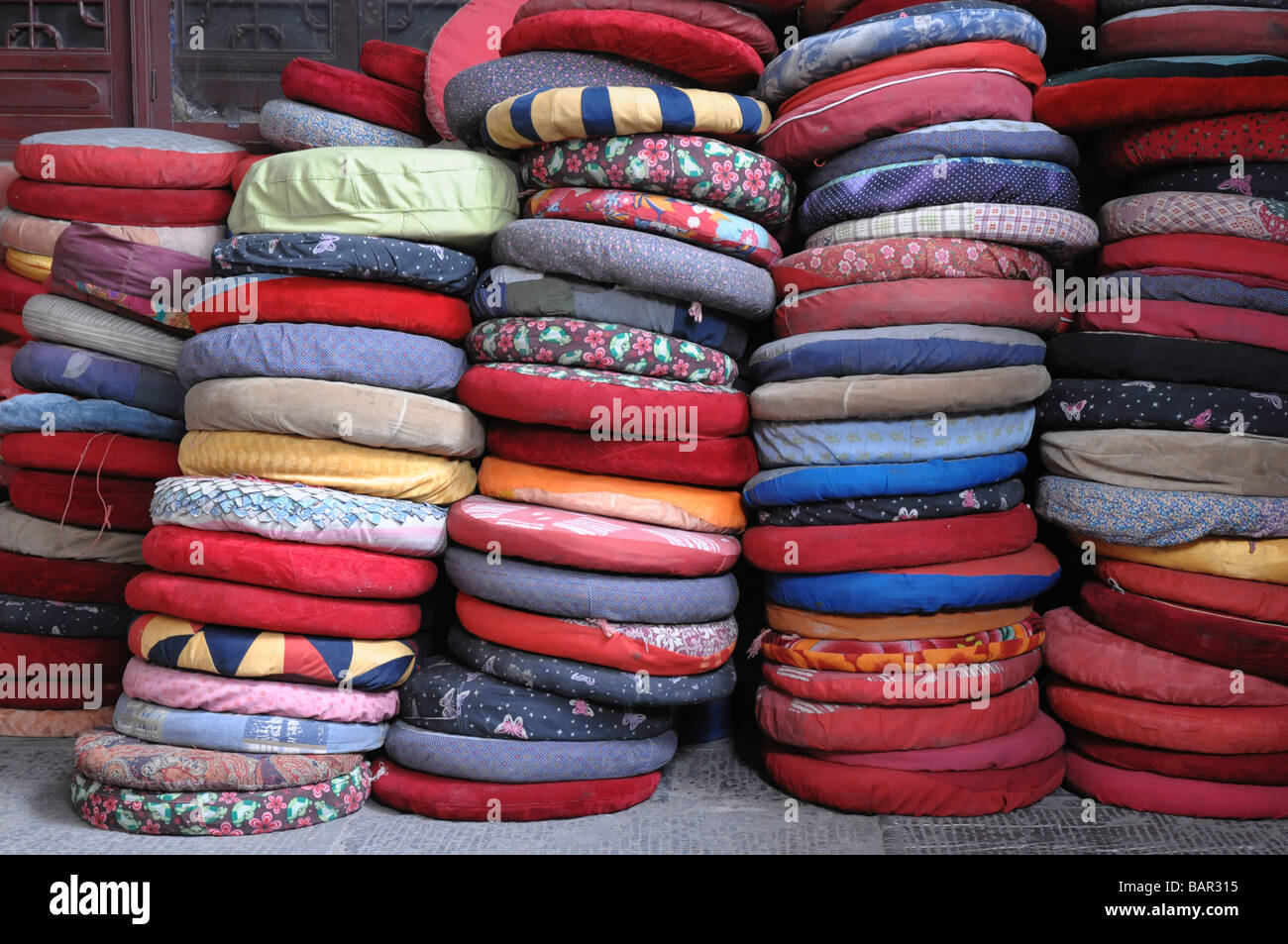 Round Prayer Mats At A Buddhist Temple In Hefei China Stock
