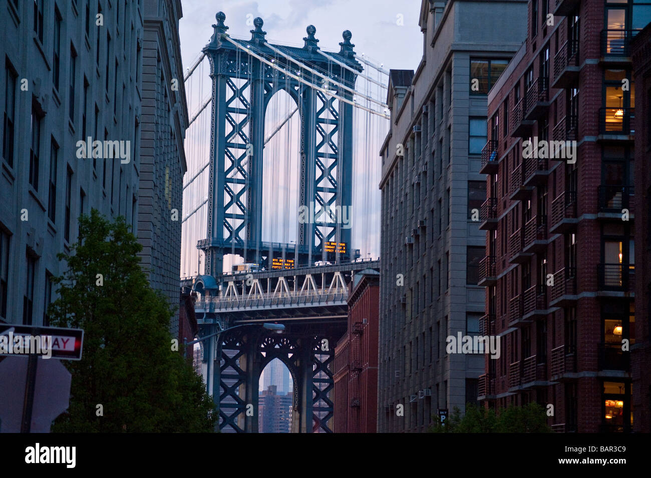 View of the Manhattan Bridge in late evening Stock Photo - Alamy