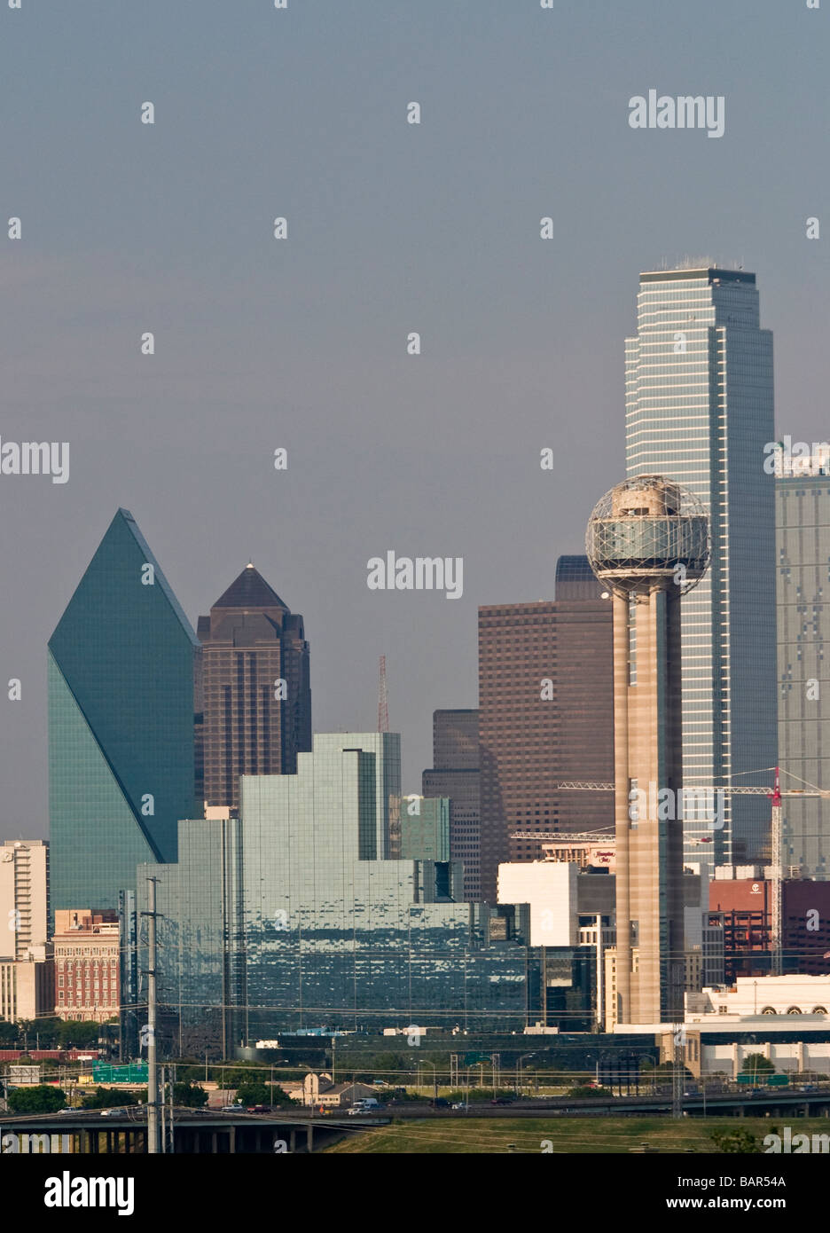 Bank in downtown dallas hi-res stock photography and images - Alamy