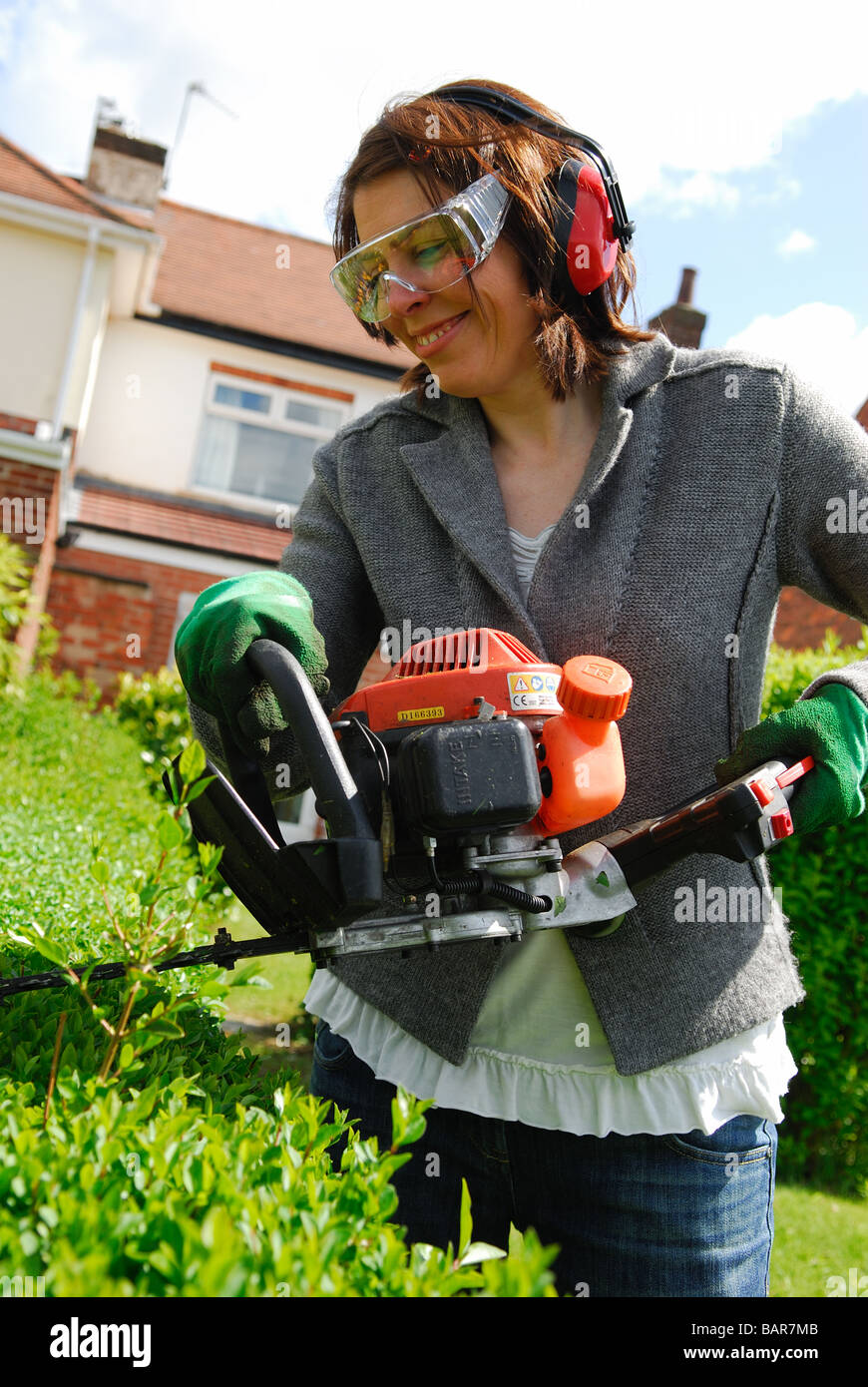 Petrol hedge trimmer hi-res stock photography and images - Alamy