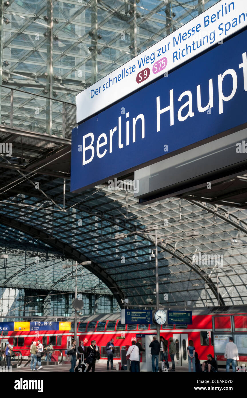 Berlin public transport hi-res stock photography and images - Alamy