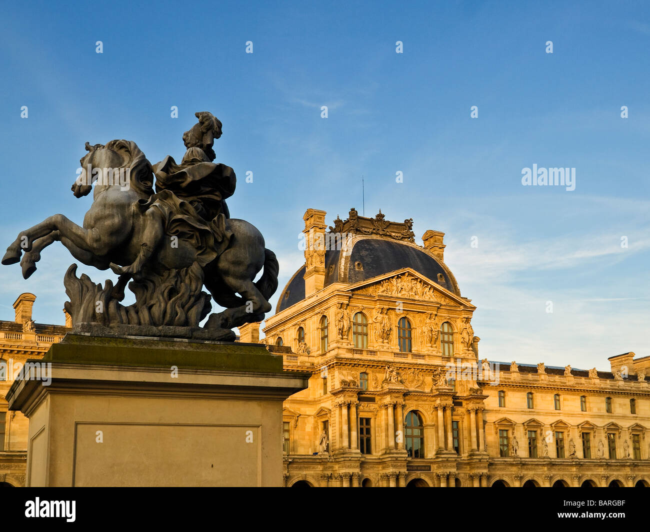 Statue of a horse hi-res stock photography and images - Alamy