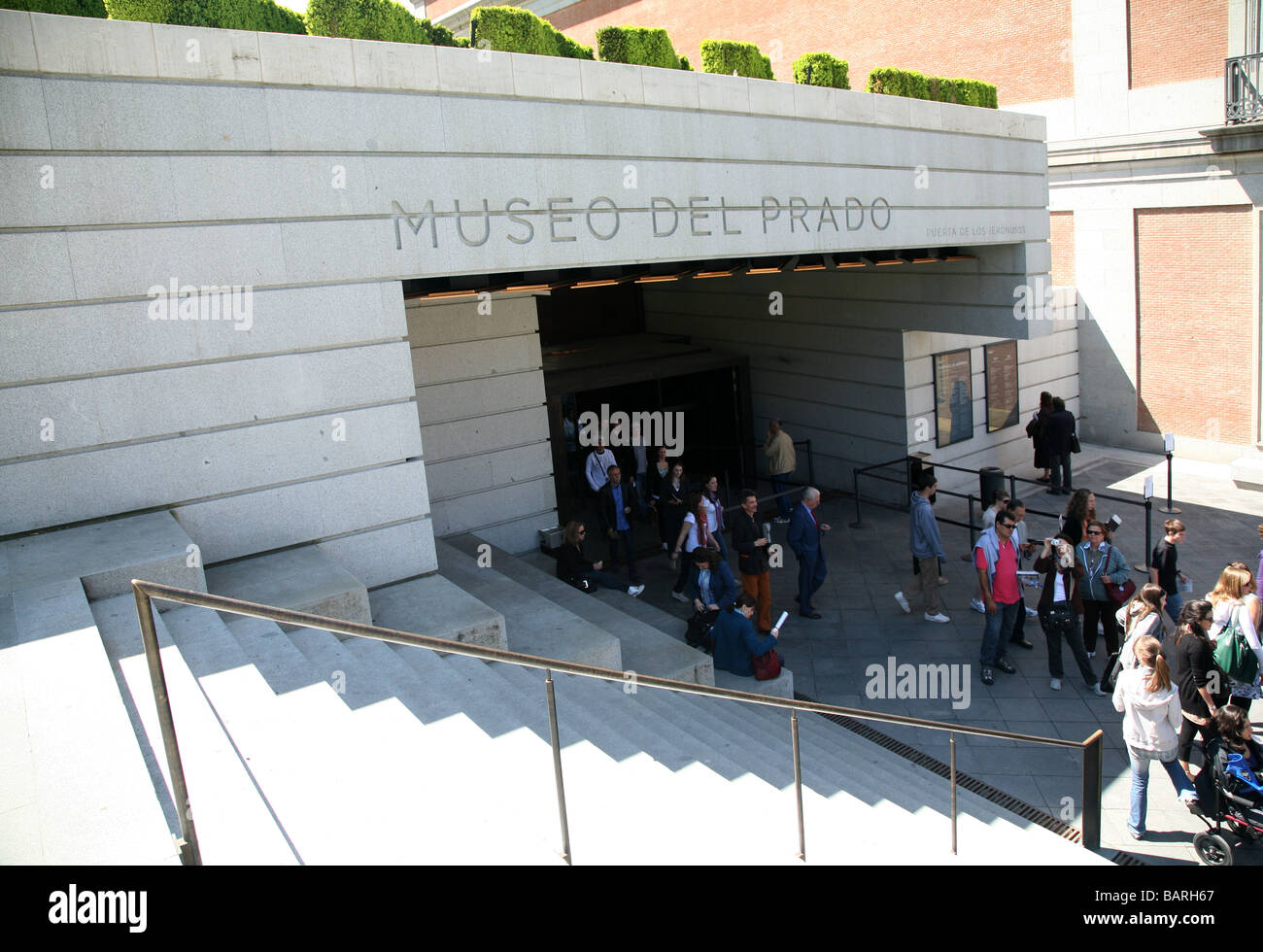 Crowds at the entrance to Museo del Prado, Madrid, Spain Stock Photo