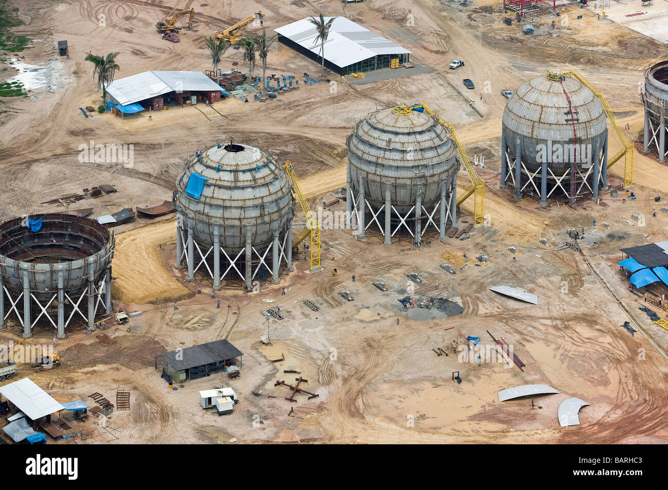 Gas storage tanks hires stock photography and images Alamy