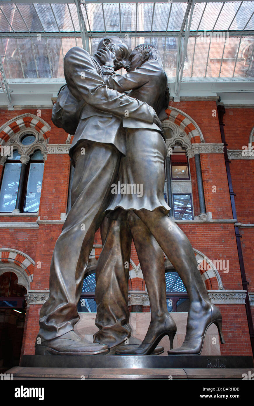 The Meeting Place statue St Pancras International station Stock Photo