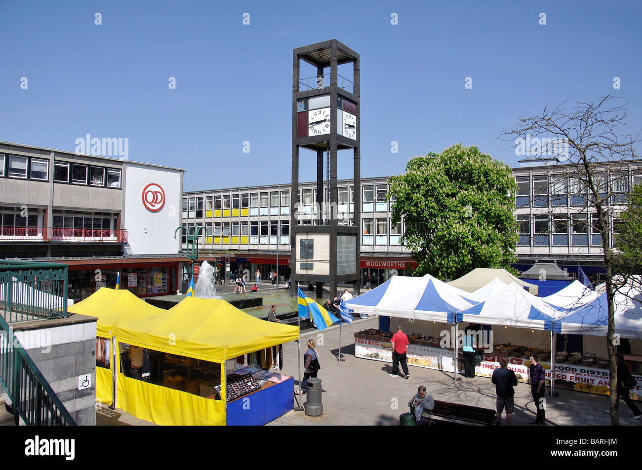 Clock tower and outdoor market, Town Square, Stevenage, Hertfordshire, England, United Kingdom Stock Photo