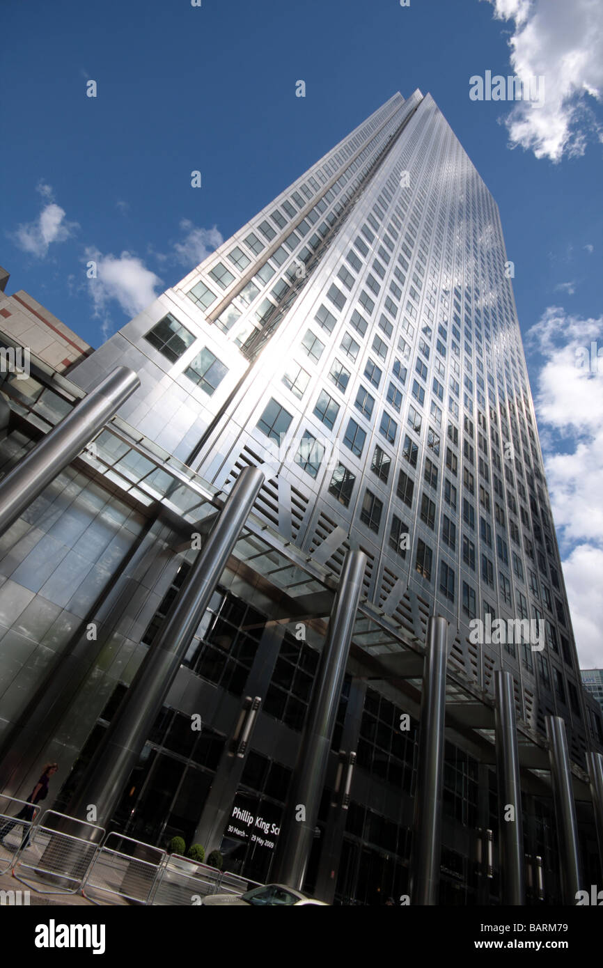 One Canada Square (also known as the Canary Wharf Tower) is a skyscraper in Canary Wharf, London. It is the tallest building in Stock Photo