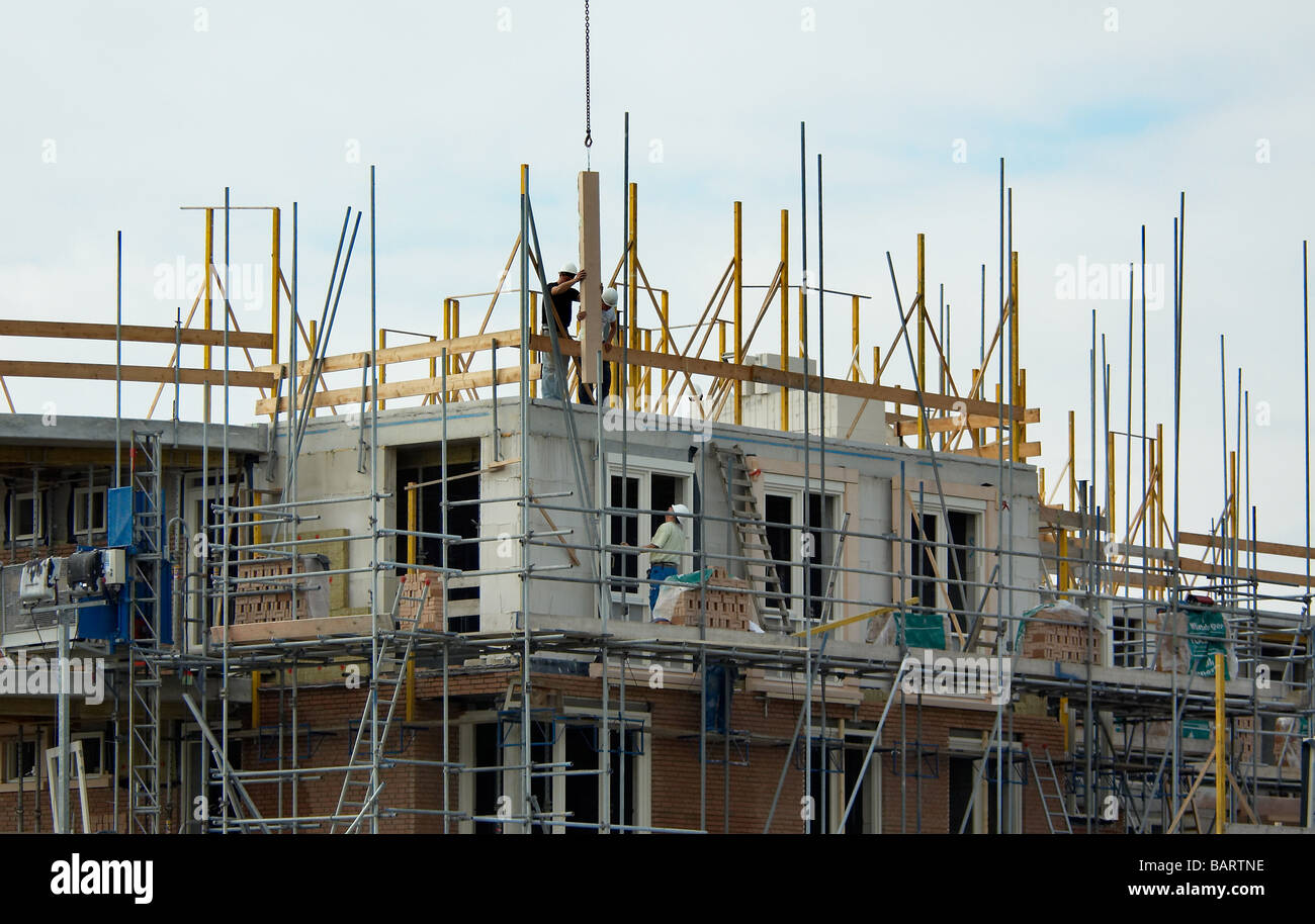 Construction workers building house hi-res stock photography and ...