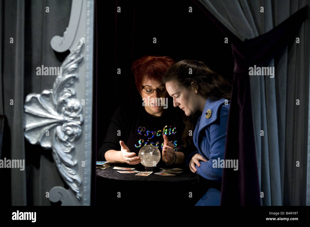 Psychic Sisters Nina Ashby (left) fortune reading in Selfridges, London Stock Photo