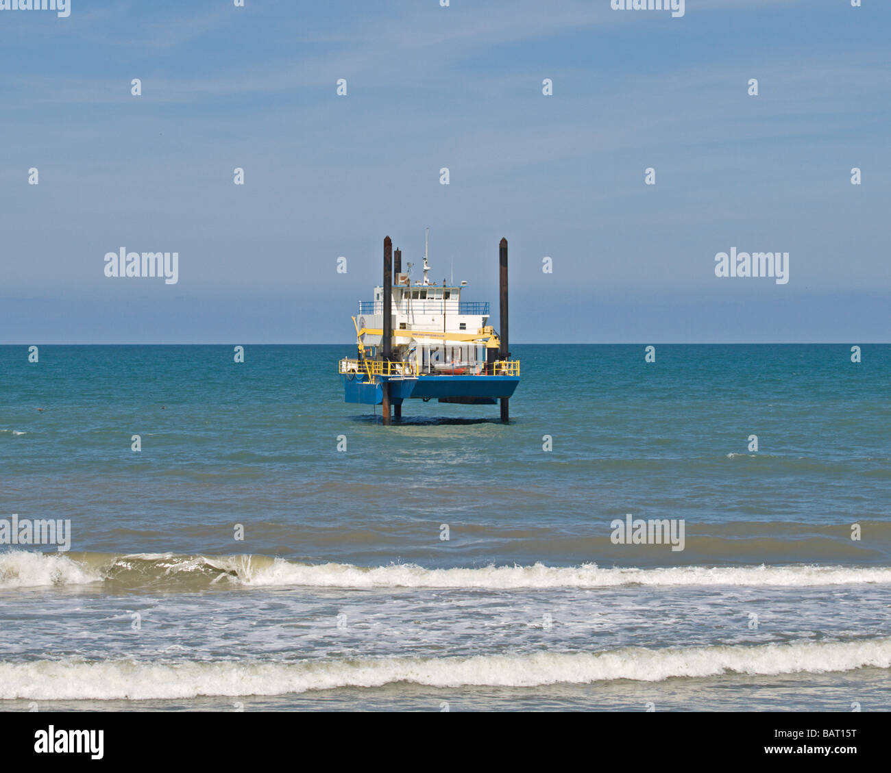 THE POLLY L DIVE BARGE OF AMELIA RESEARCH AND RECOVERY SEARCHING FOR A SPANISH TREASURE FLEET OFF MELBOURNE BEACH IN FLORIDA Stock Photo