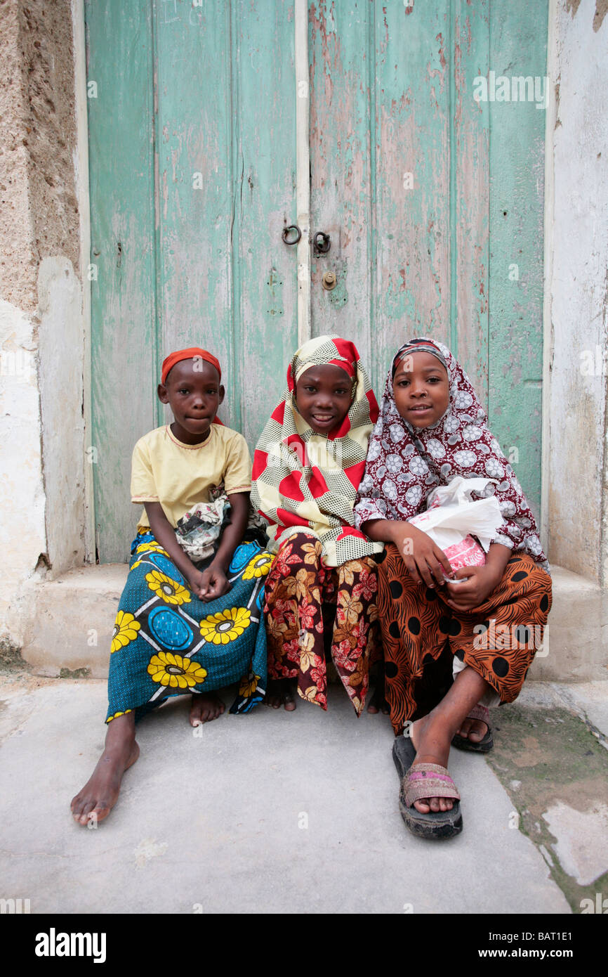 Muslim girls on Ilha Mozambique sitting in a doorway Stock Photo