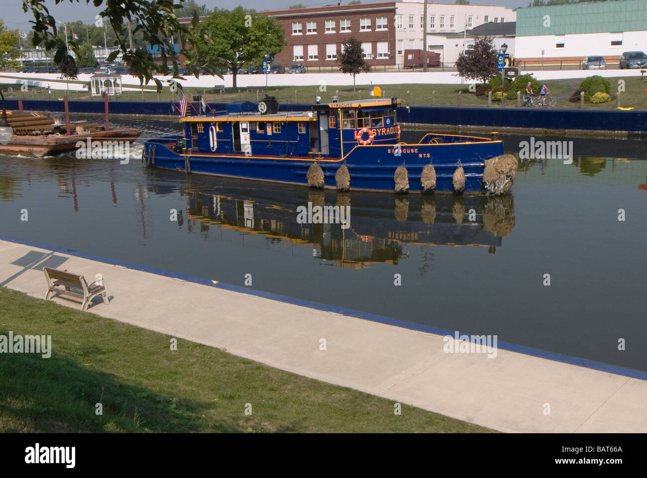 Working canal barge hires stock photography and images Alamy