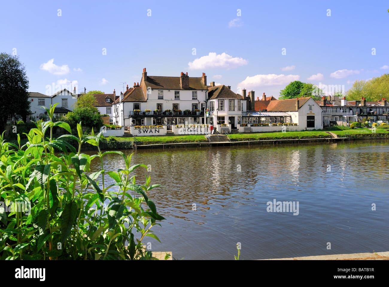 The Swan pub at Staines on Thames Stock Photo Alamy