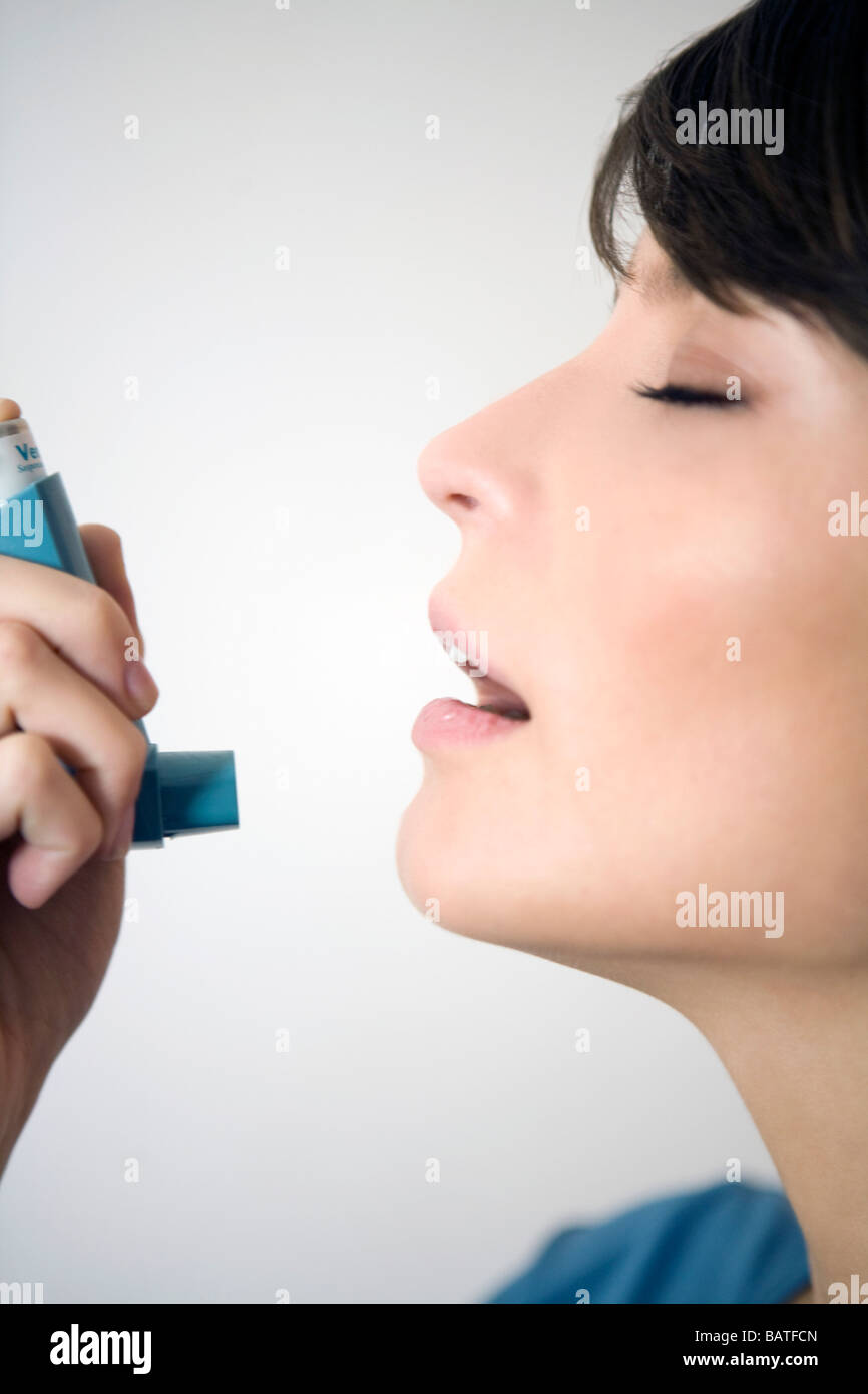 young woman with inhaler Stock Photo - Alamy