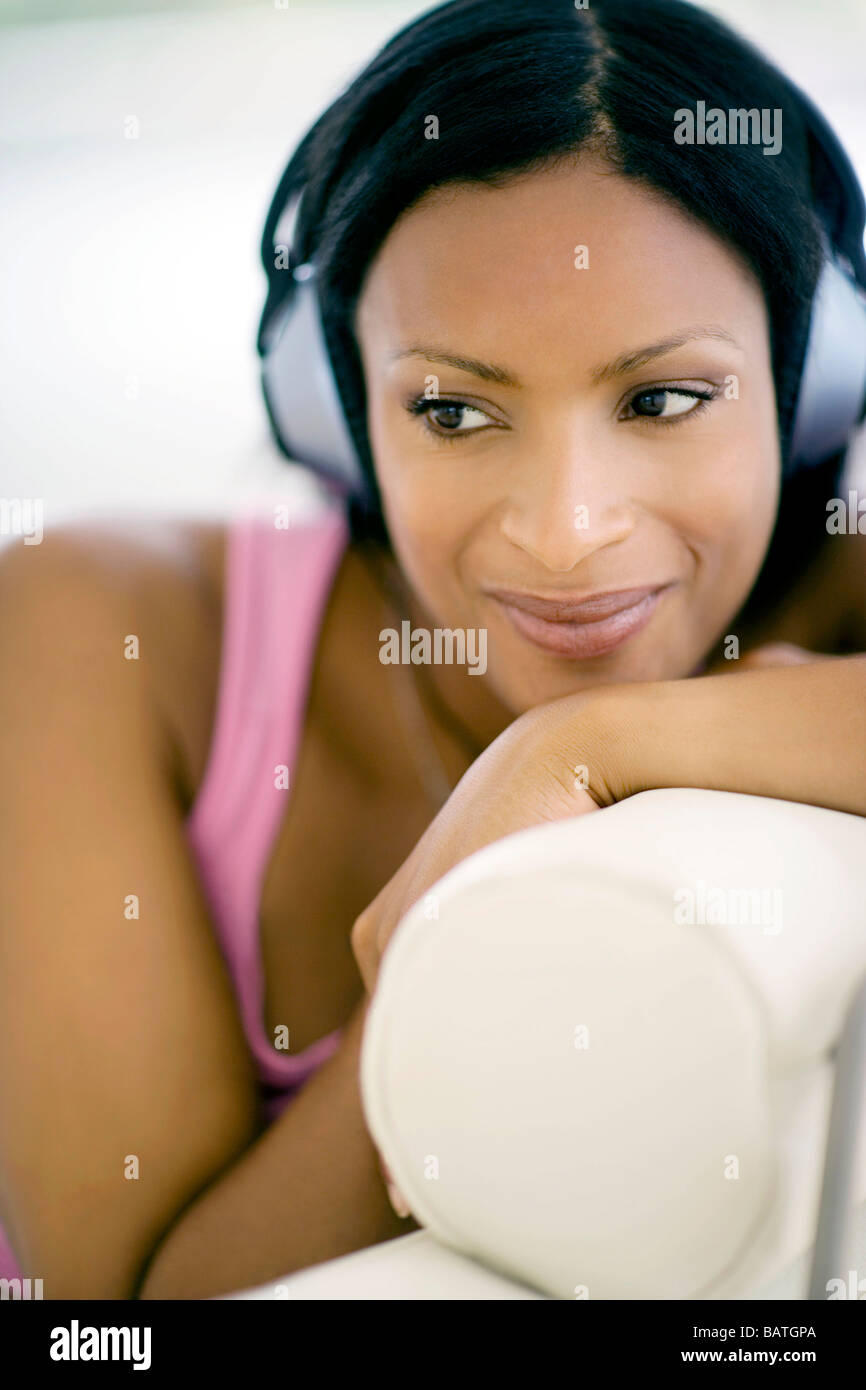 Woman Listener Black woman female listening hi-res stock photography and images - Alamy