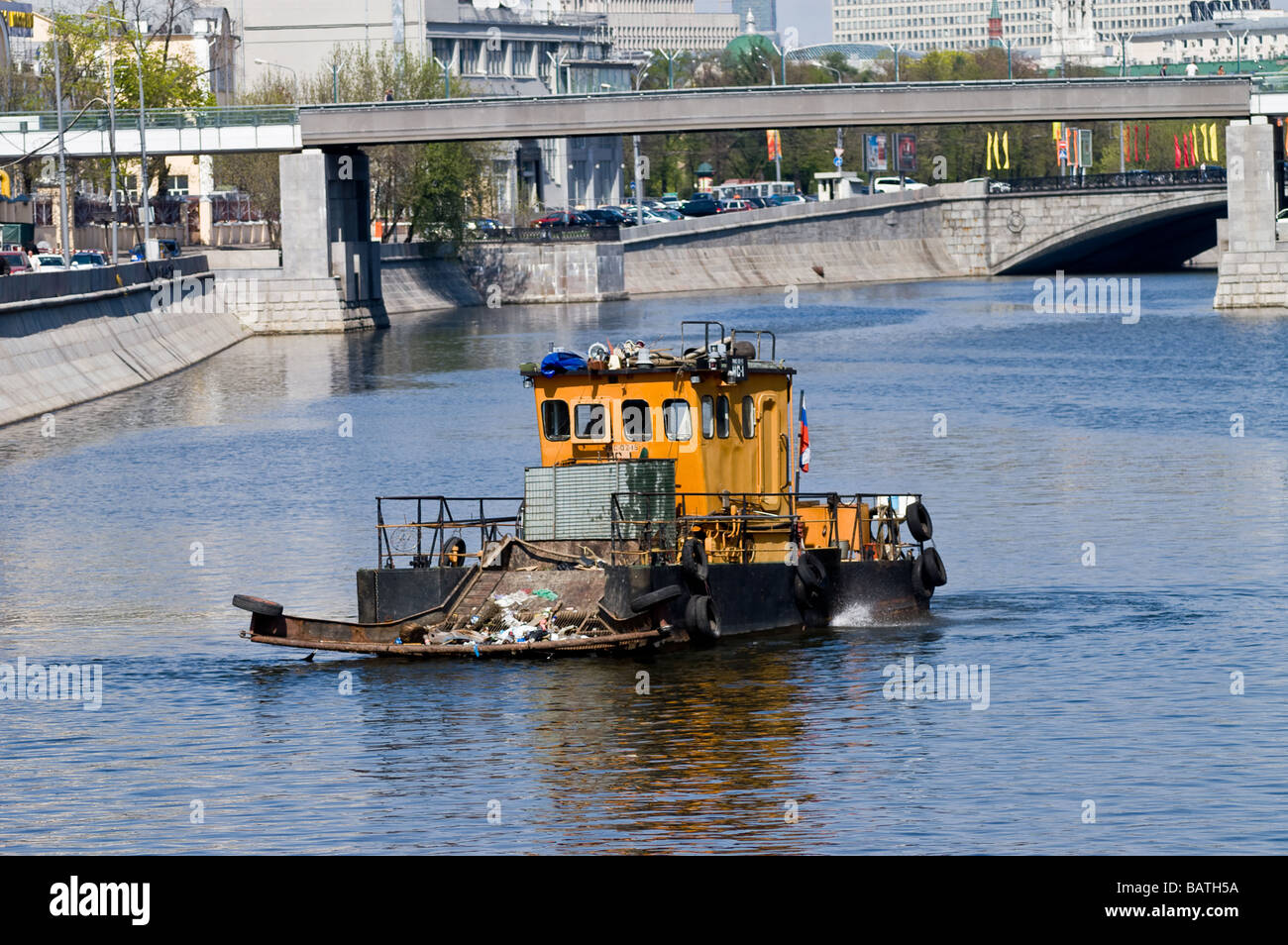 Cleaning river hires stock photography and images Alamy
