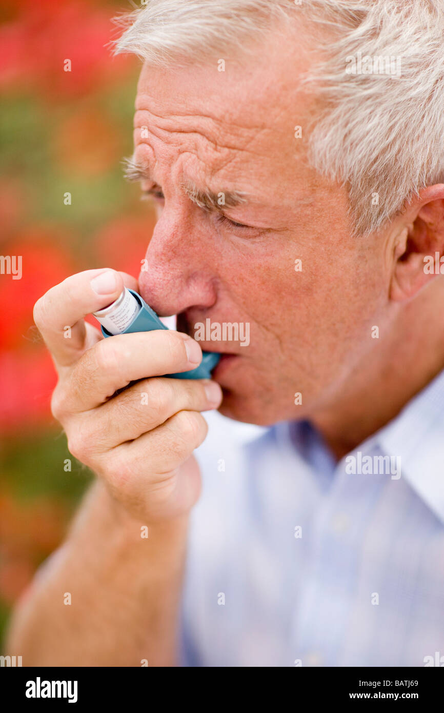 Одышка. Особенности бронхиальной астмы у пожилых. Астма симптомы у пожилых. Ступень 1 интермиттирующая бронхиальная астма. Больной астмой.