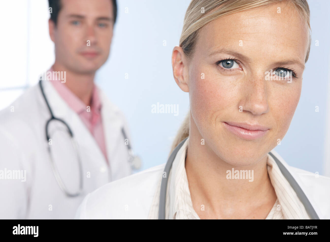 Doctor with couple hi-res stock photography and images - Alamy