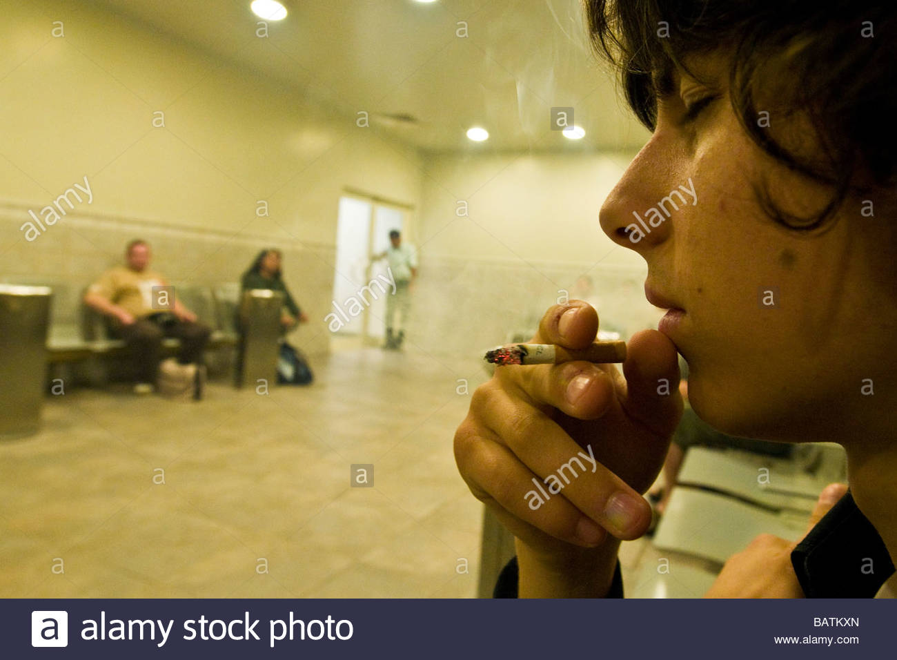 Smoking Room In Airport Stock Photos & Smoking Room In Airport Stock