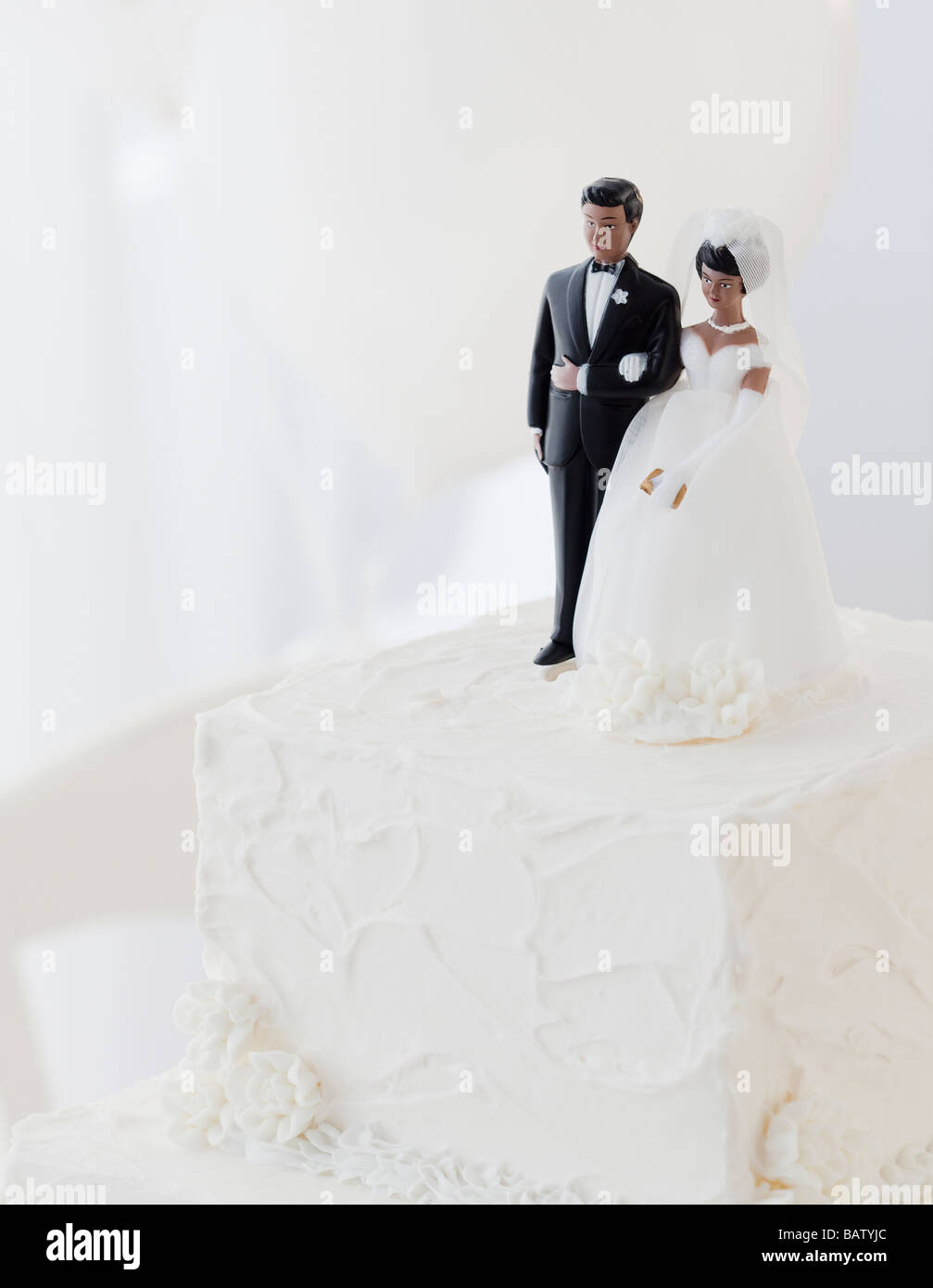 Bride and groom cake toppers on wedding cake Stock Photo - Alamy