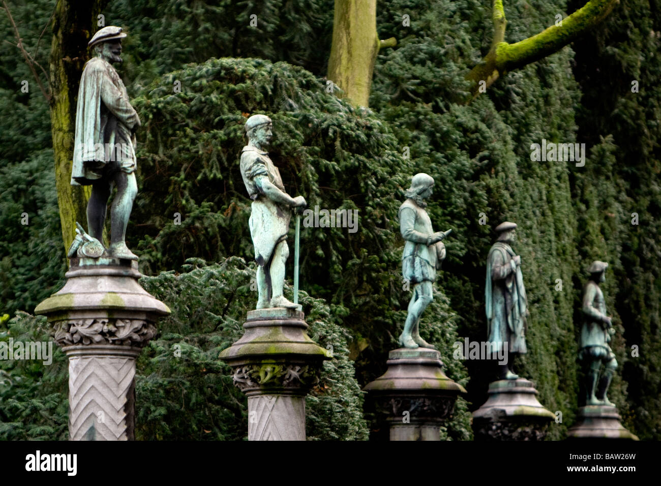 Bronze statues of tradesmen around Place du Petit Sablon - Brussels,  Belgium Stock Photo - Alamy