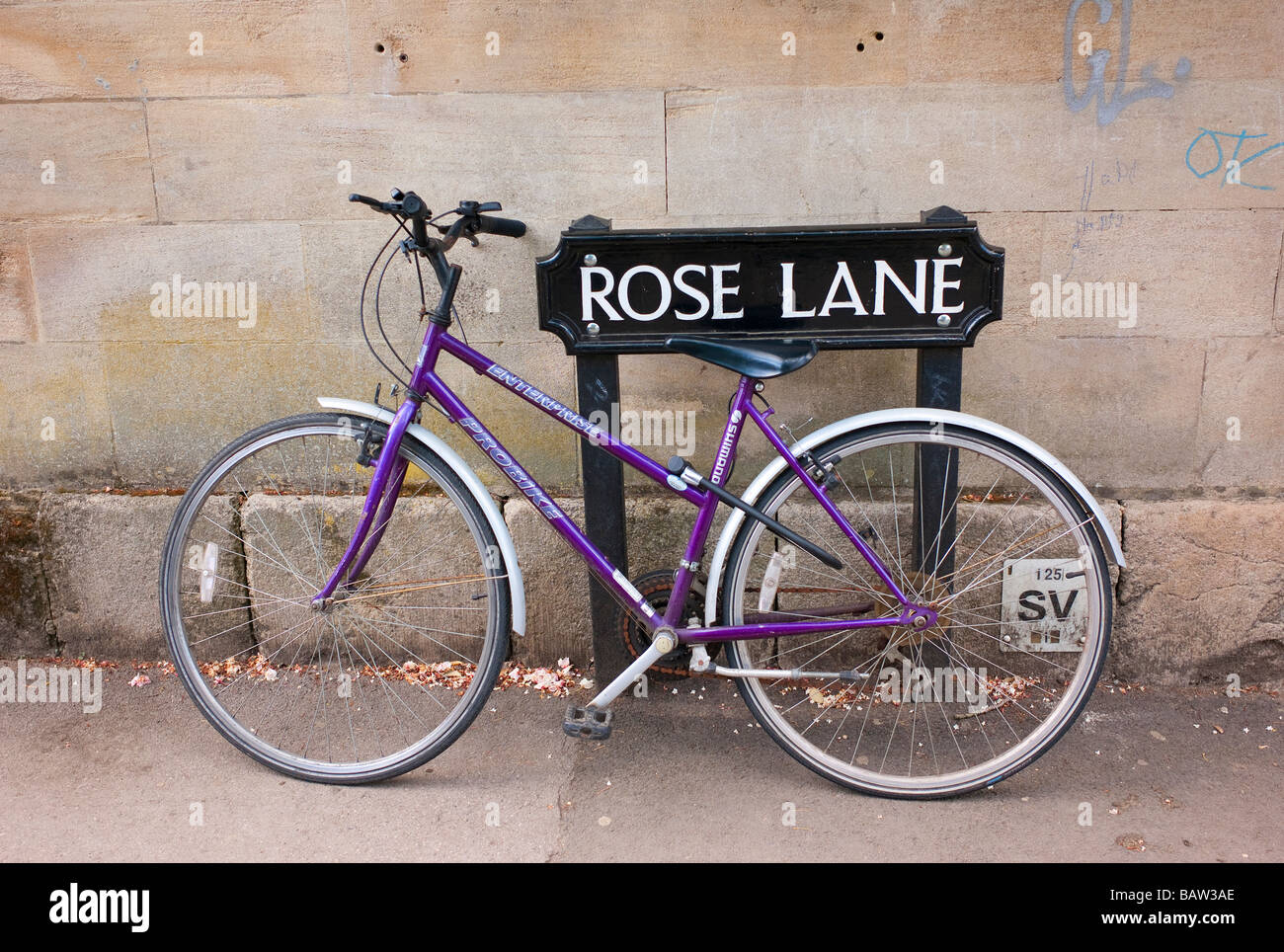 Ladies bicycle chained to street sign in Oxford Stock Photo
