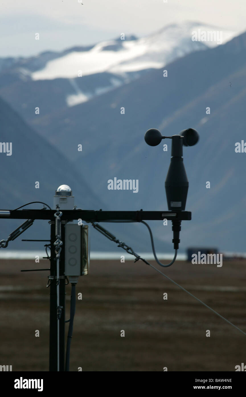 Climate Station Zackenberg Research Station The Greenpeace ship MY ...