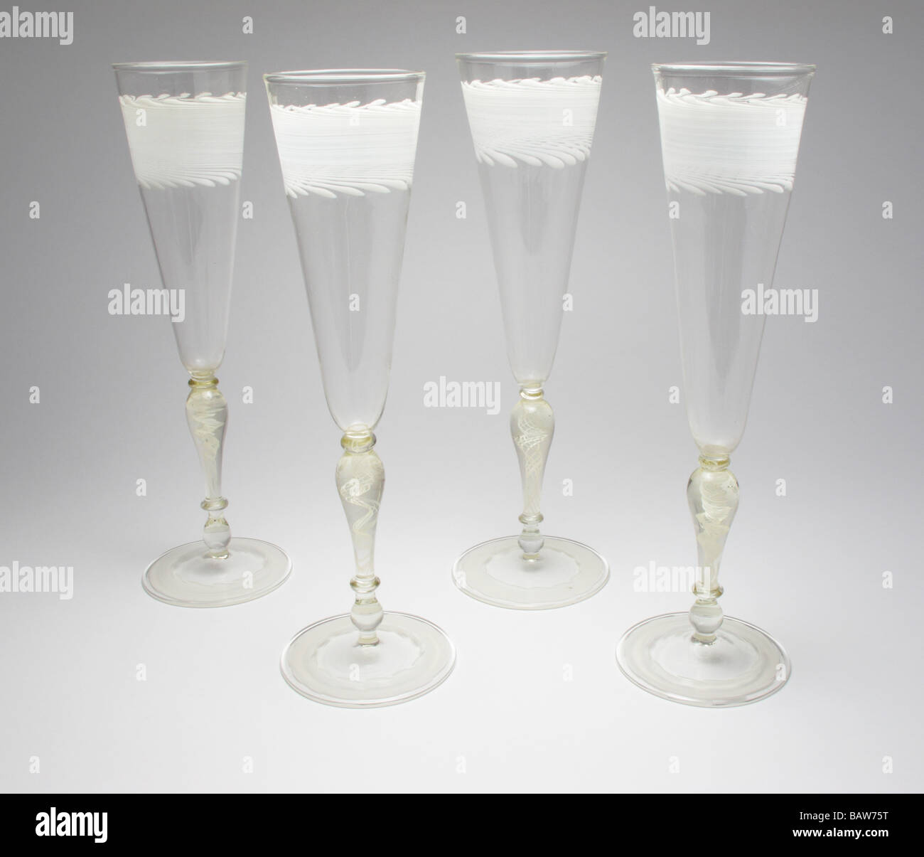 https://c8.alamy.com/comp/BAW75T/antique-art-deco-glass-champagne-flutes-by-bimini-circa-1930-BAW75T.jpg