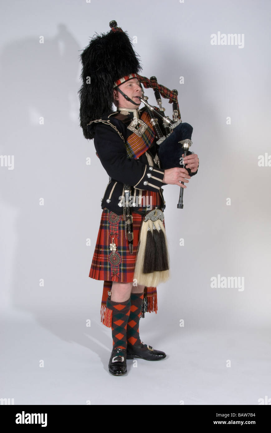 Bagpiper in Full Scottish Highland Dress Stock Photo Alamy