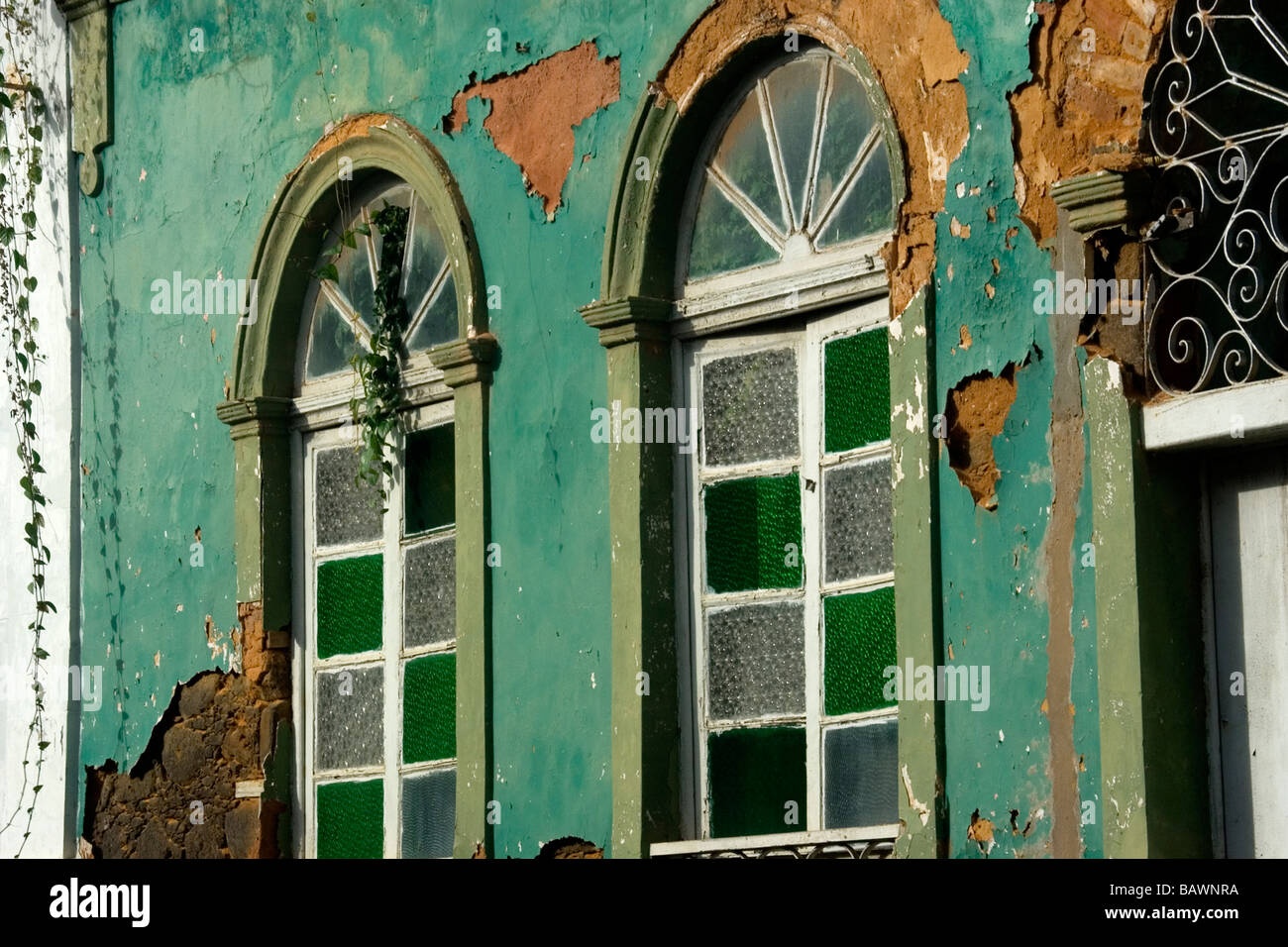 Old window on colonial hi-res stock photography and images - Alamy