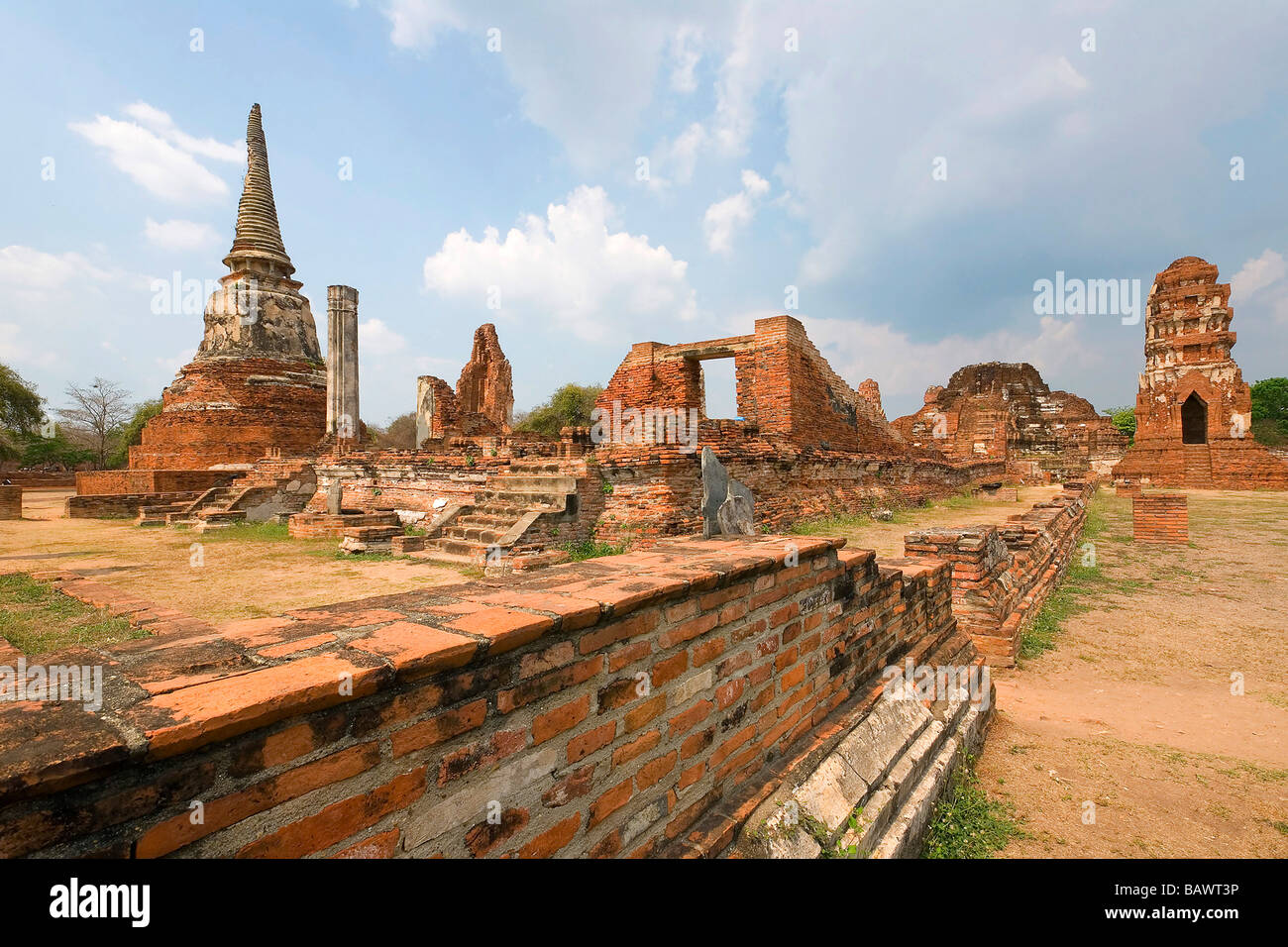Ayutthaya temples buddhas hi-res stock photography and images - Alamy
