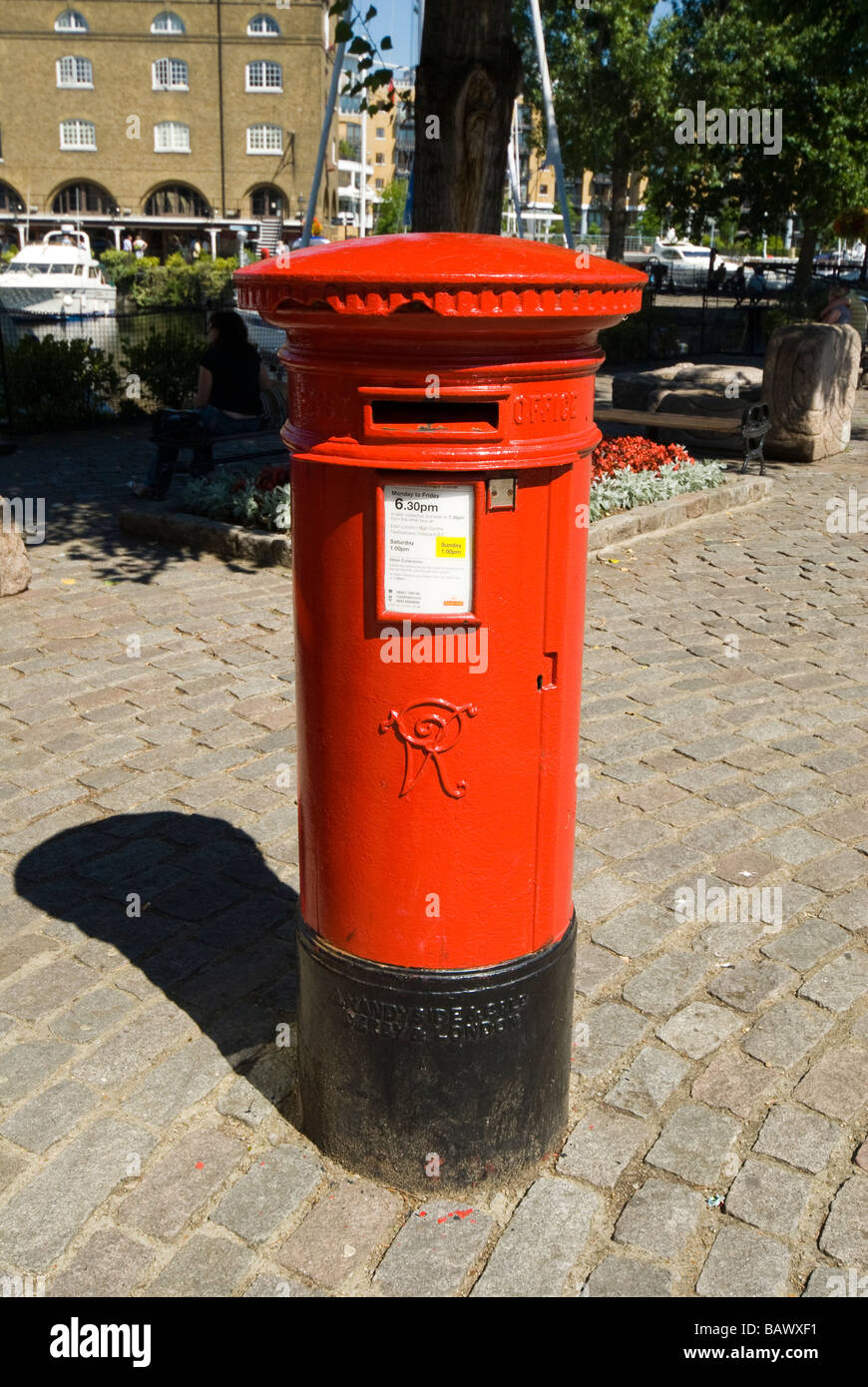 Traditional Mailbox in England Stock Photo Alamy
